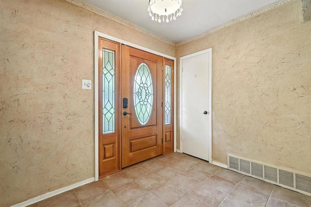 Bedford, TX 76022,1204 Edgecliff Drive