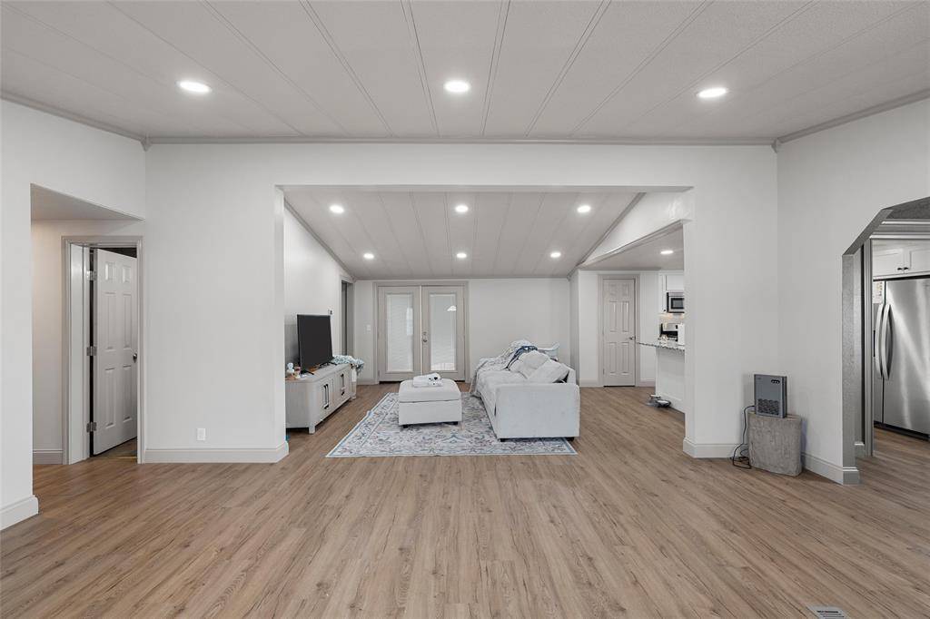 Mcgregor, TX 76657,210 W 9th Street