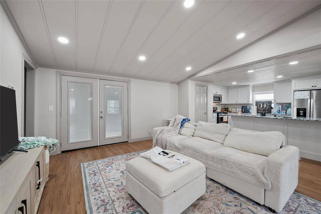 Mcgregor, TX 76657,210 W 9th Street