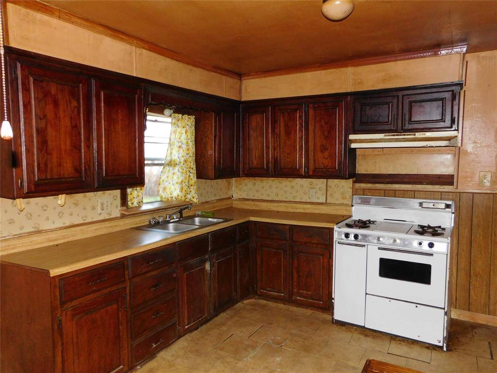 Hubbard, TX 76648,104 N Pecan Avenue