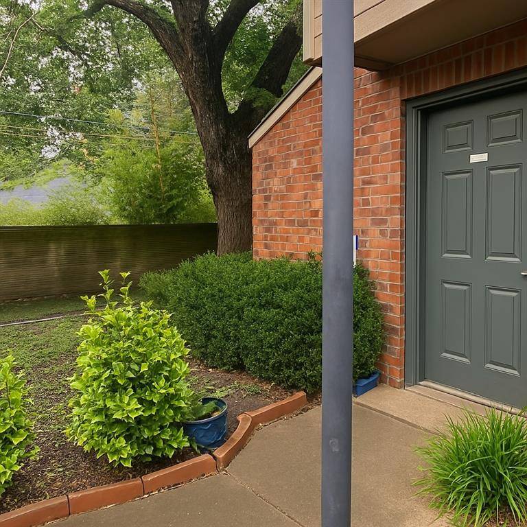 Dallas, TX 75243,9254 Forest Lane #304