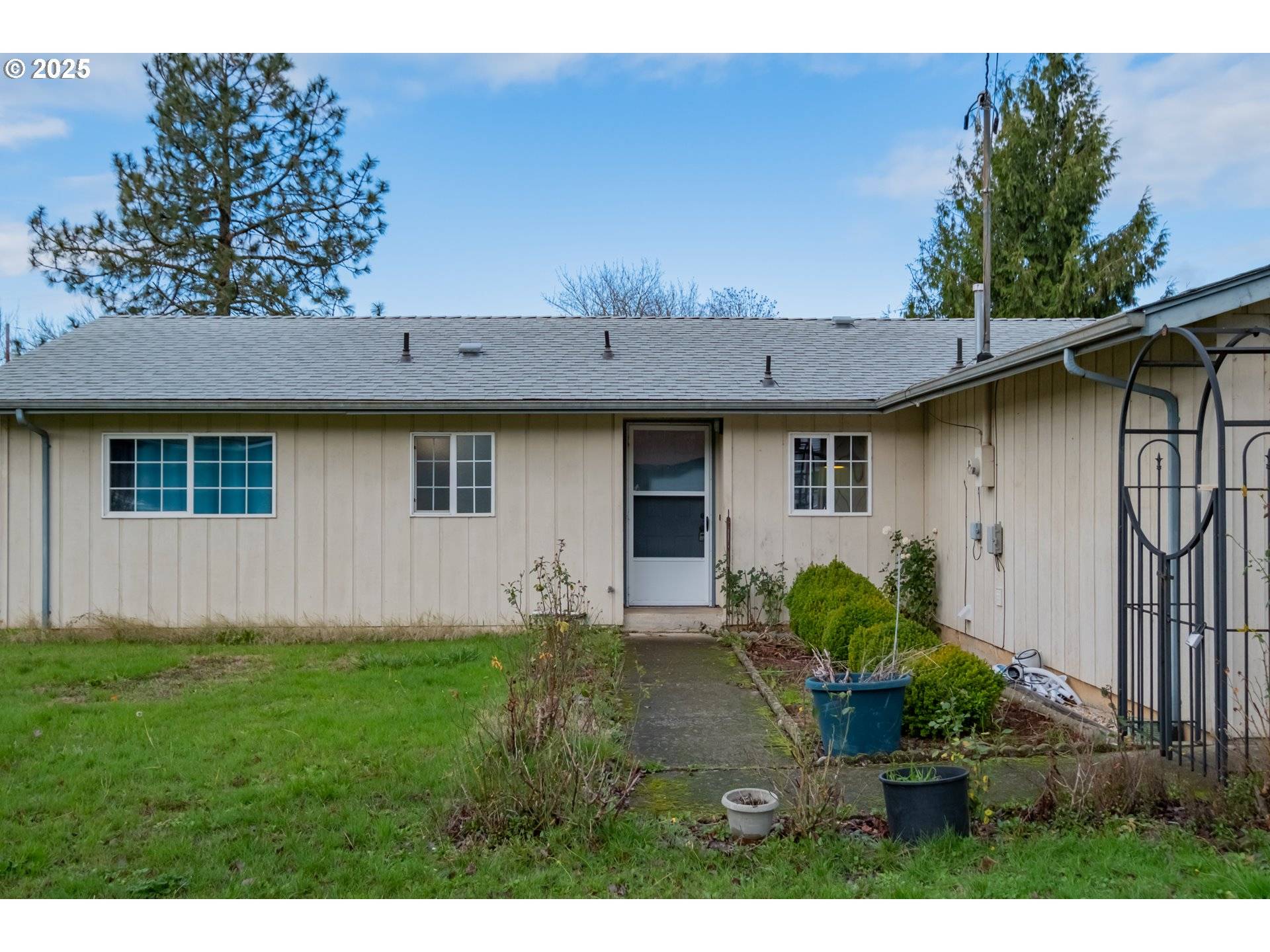 Brownsville, OR 97327,905 ASH ST