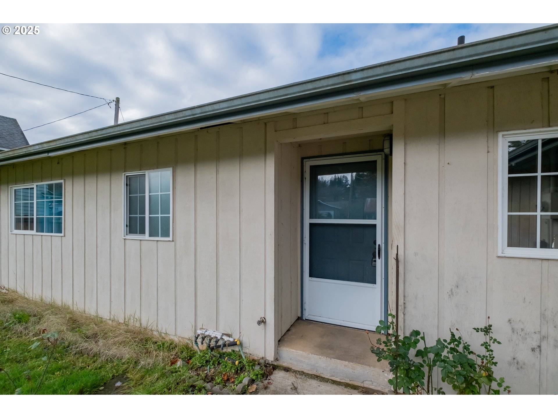 Brownsville, OR 97327,905 ASH ST