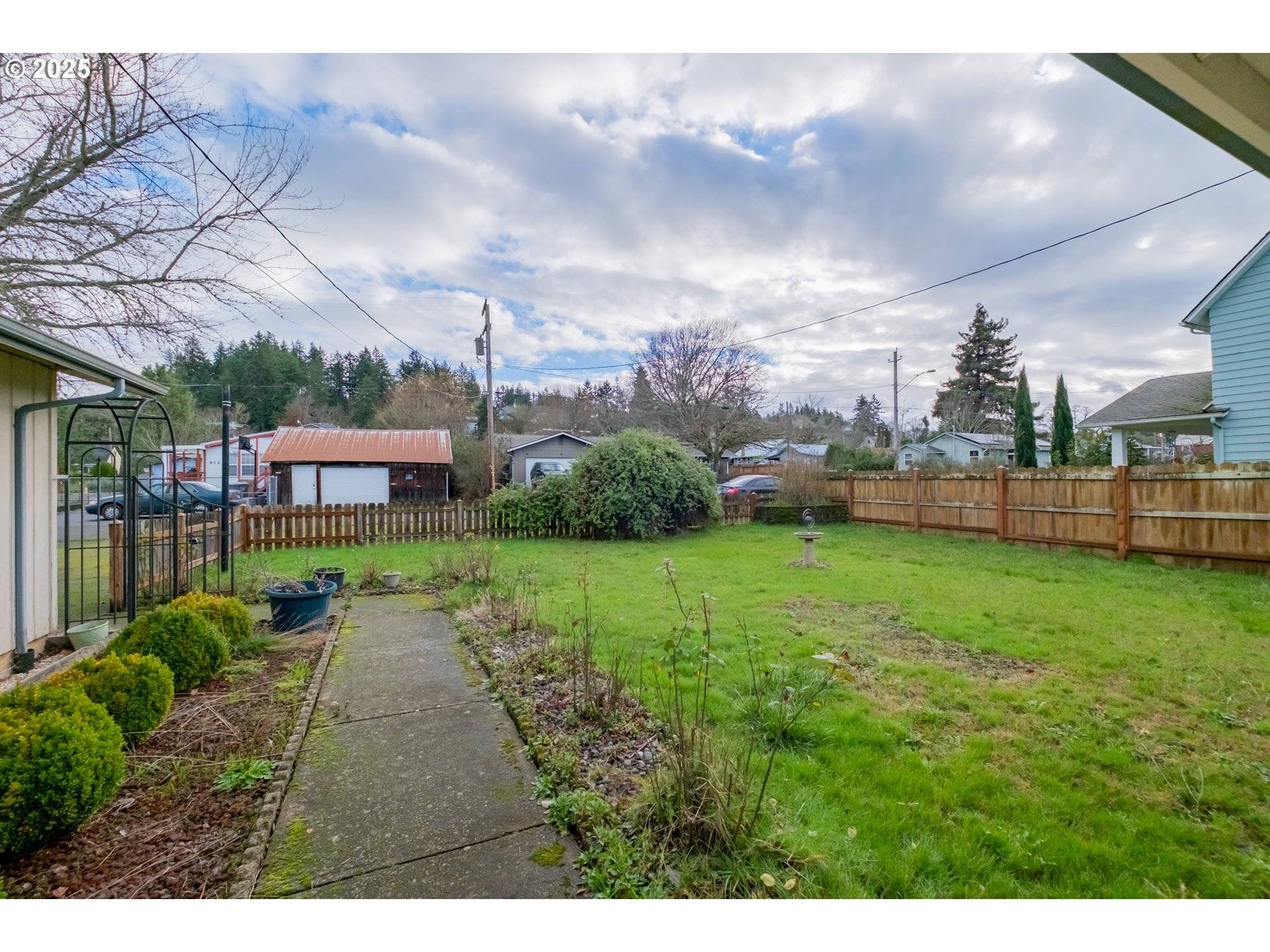 Brownsville, OR 97327,905 ASH ST