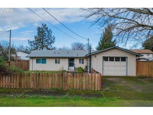 Brownsville, OR 97327,905 ASH ST