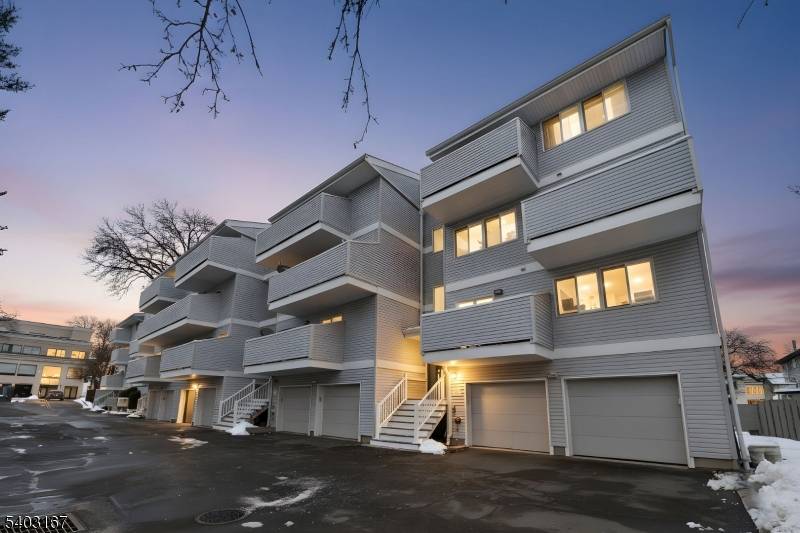 Passaic City, NJ 07055,142-148 Main Ave #4A