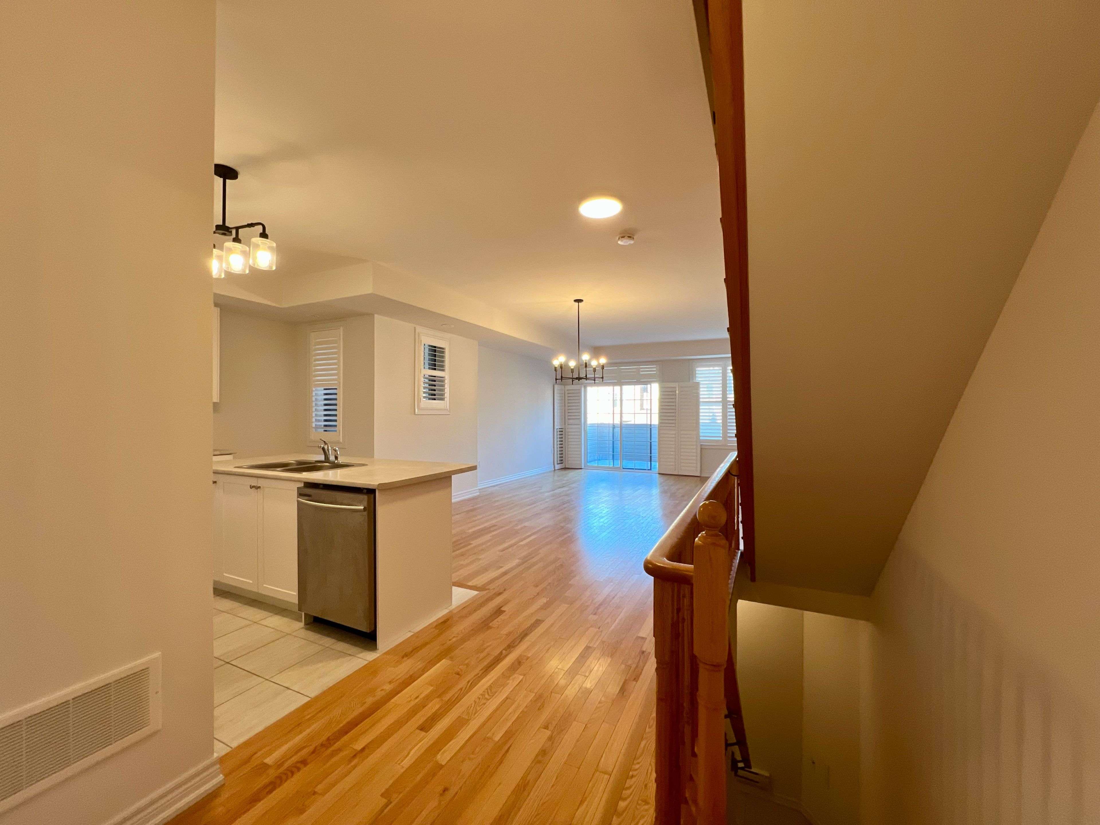 Markham, ON L6C 0X7,35 Jaffna LN