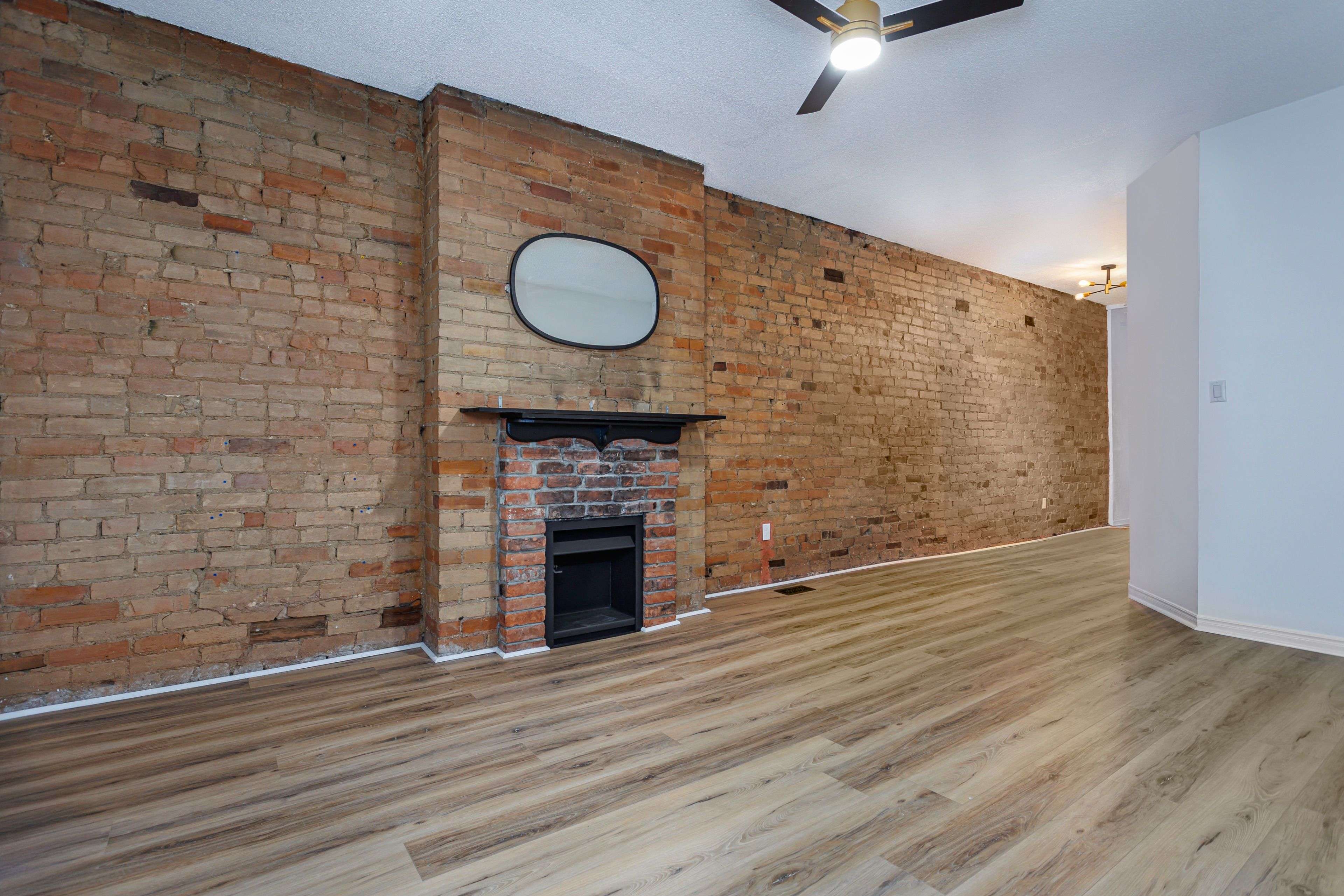 Toronto W01, ON M6R 2P1,105 Sunnyside Ave AVE #Main