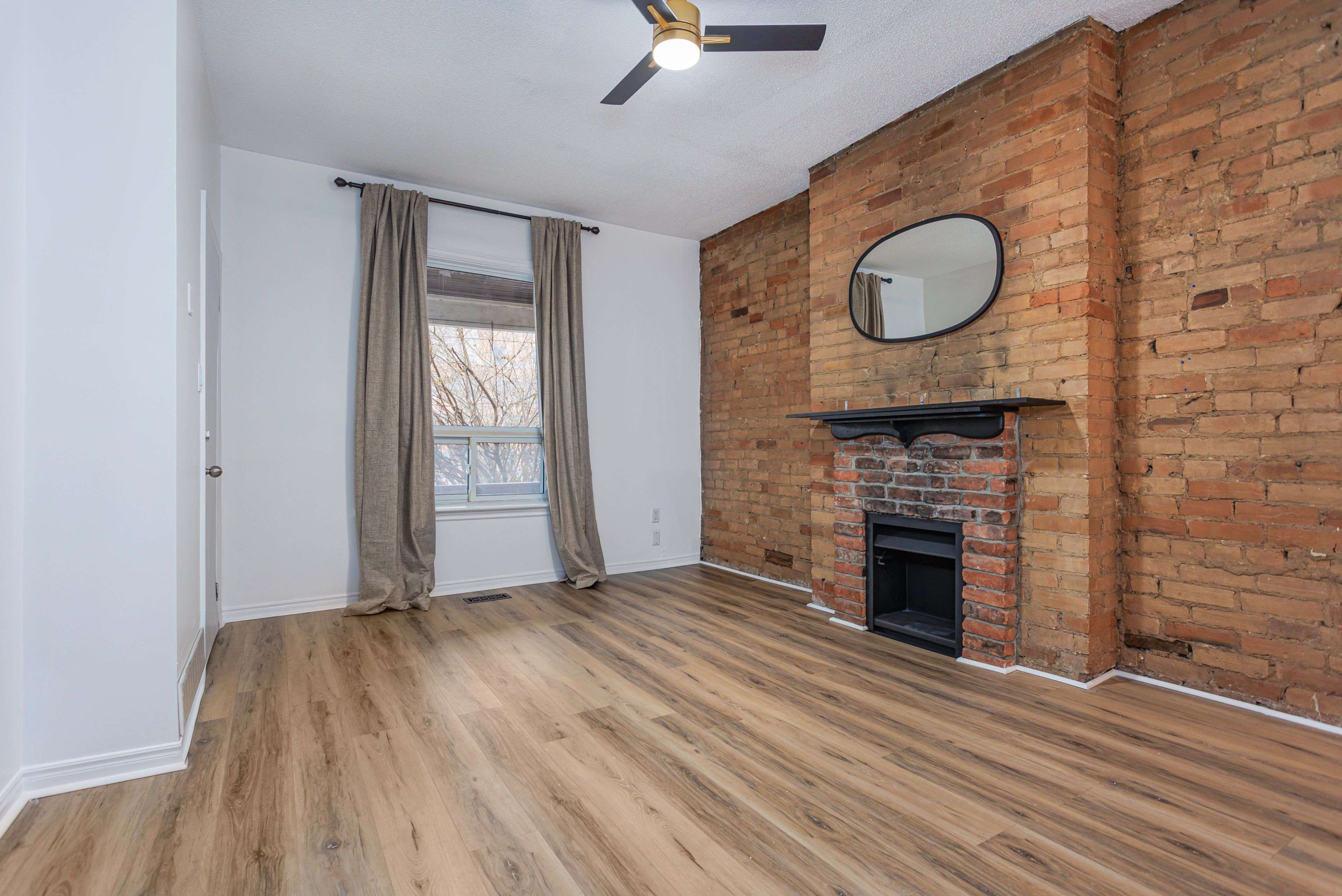 Toronto W01, ON M6R 2P1,105 Sunnyside Ave AVE #Main