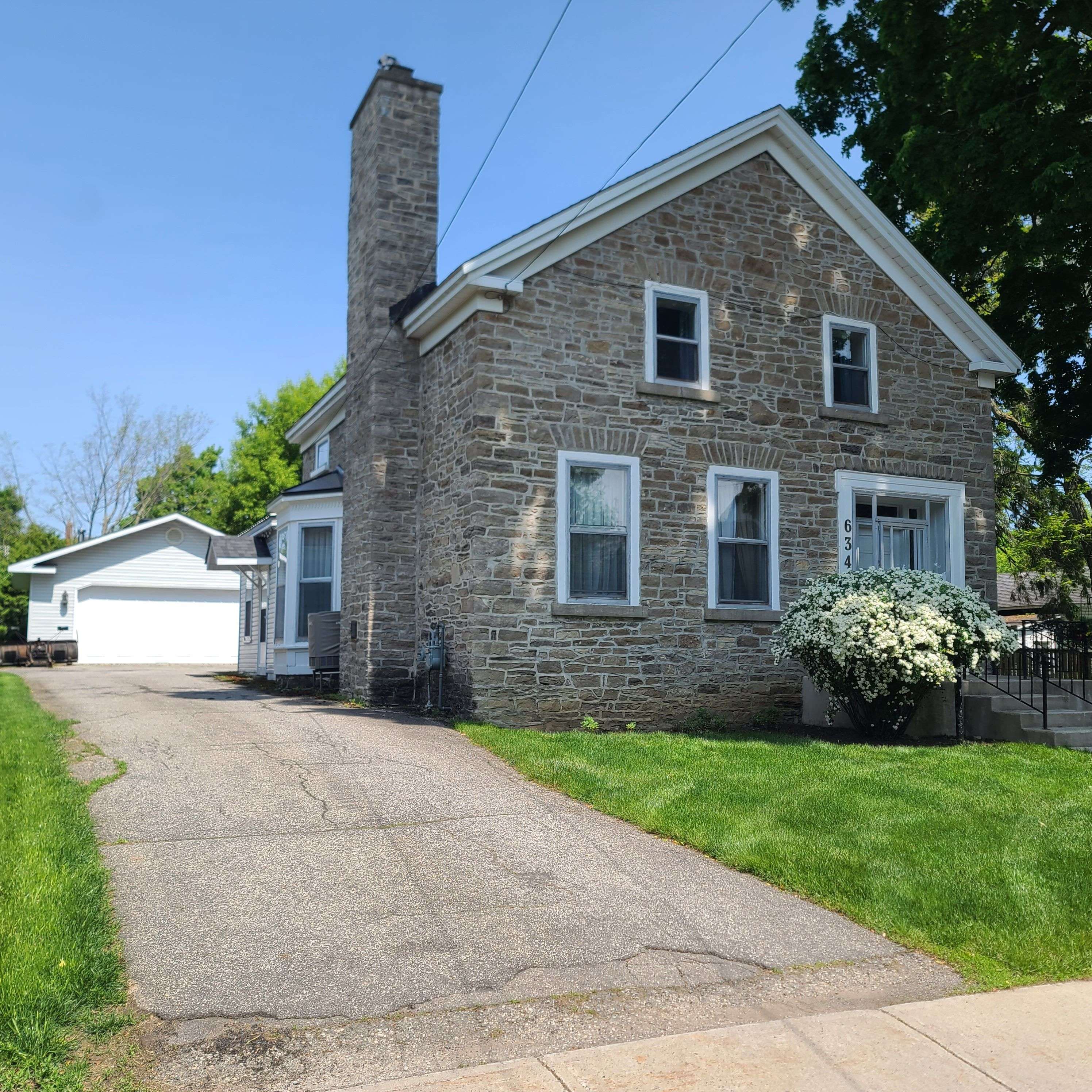 Prescott, ON K0E 1T0,634 Henry ST W