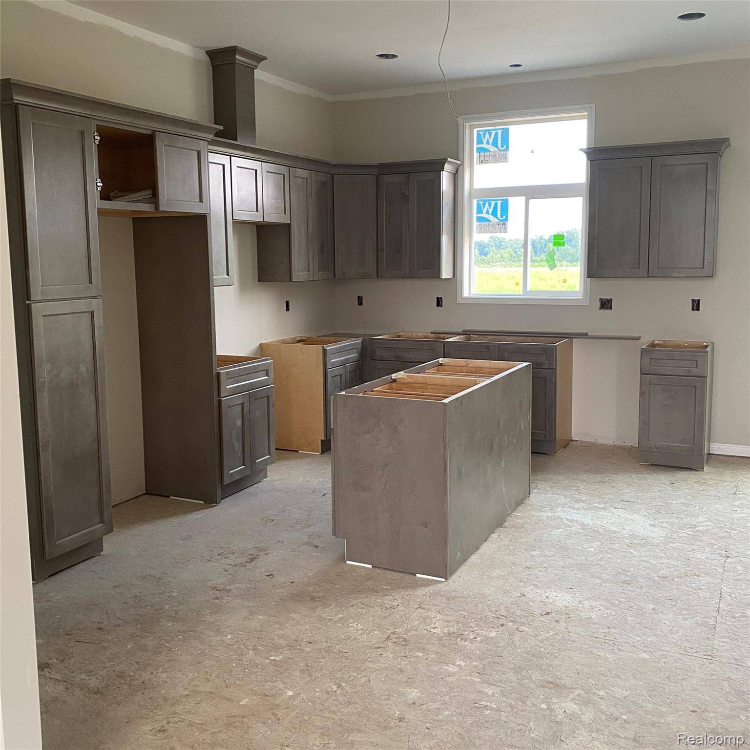 Almont, MI 48003,4940 Daisy LN