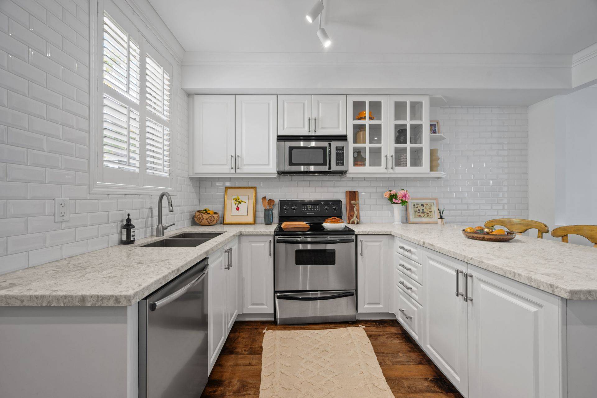 Toronto C01, ON M6J 1R5,51 Halton ST #123