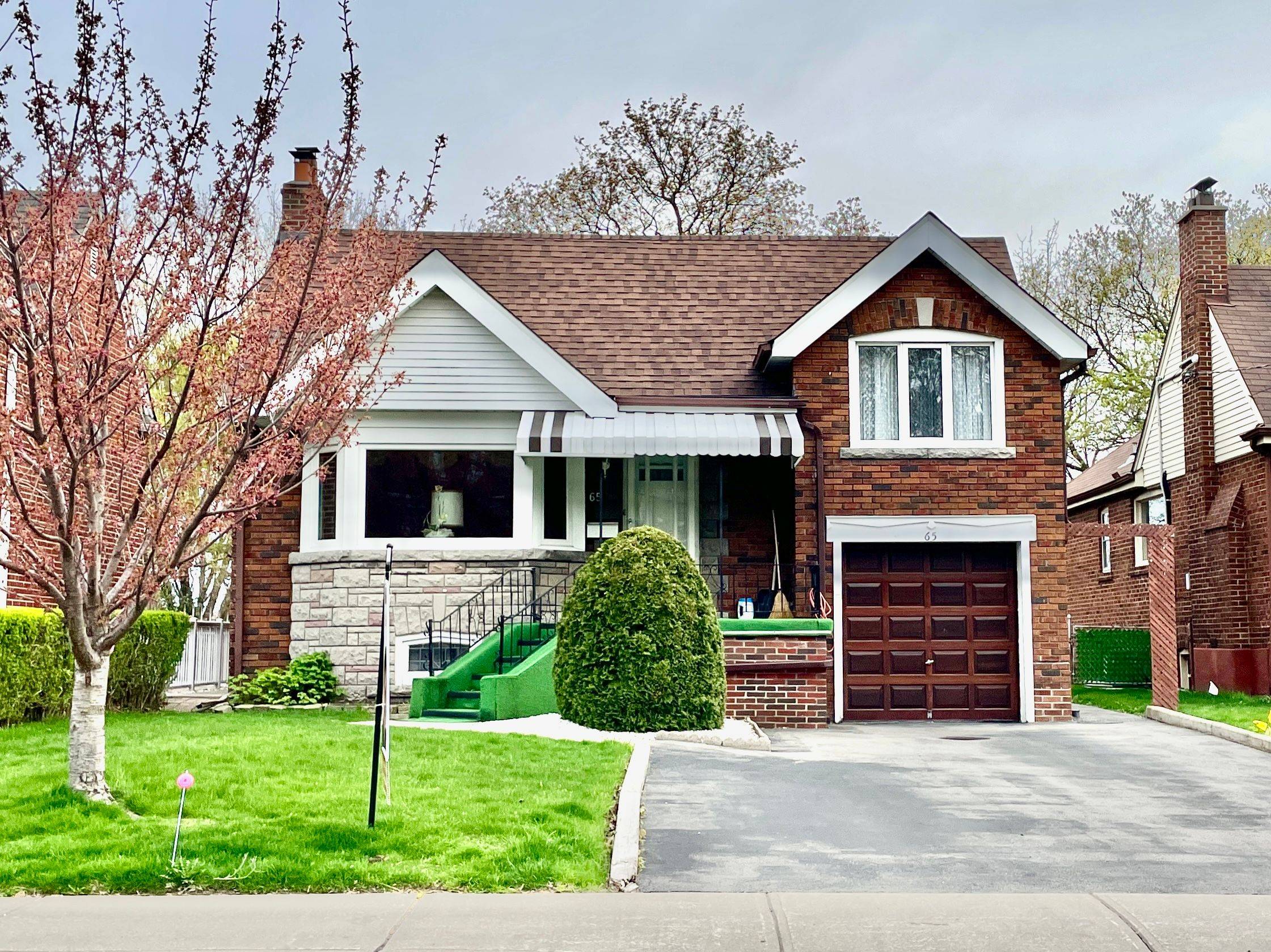 Toronto E03, ON M4B 1J8,65 Glenwood CRES