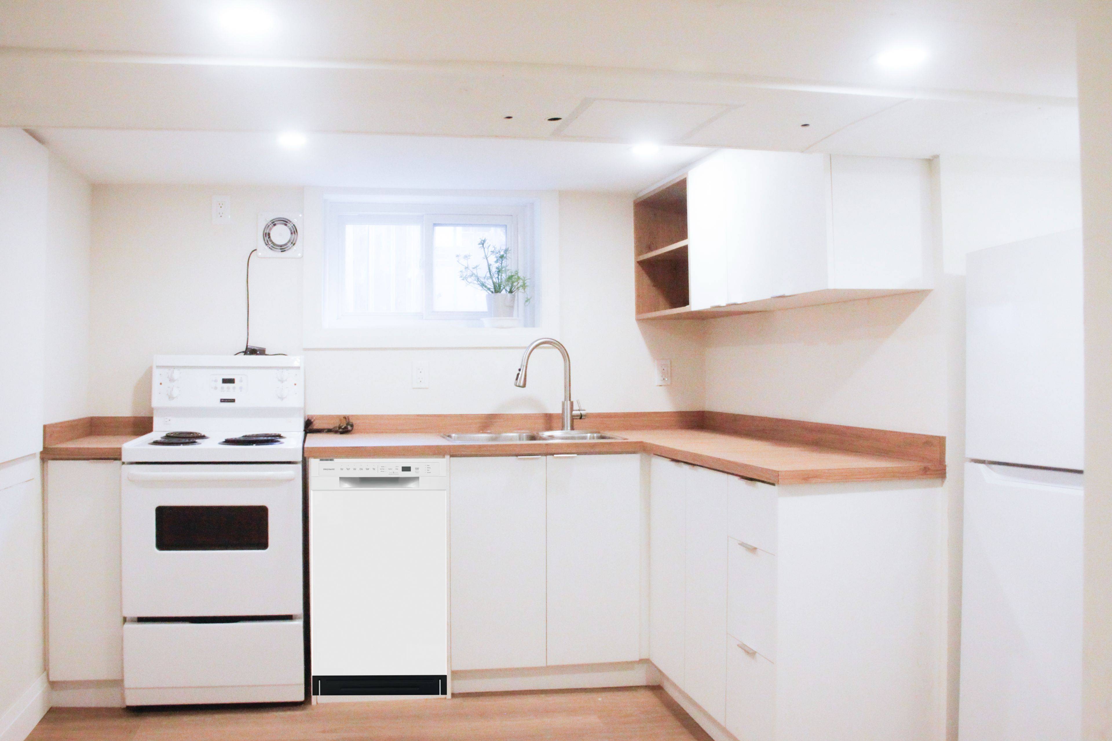 Toronto E03, ON M4B 1J8,65 Glenwood CRES