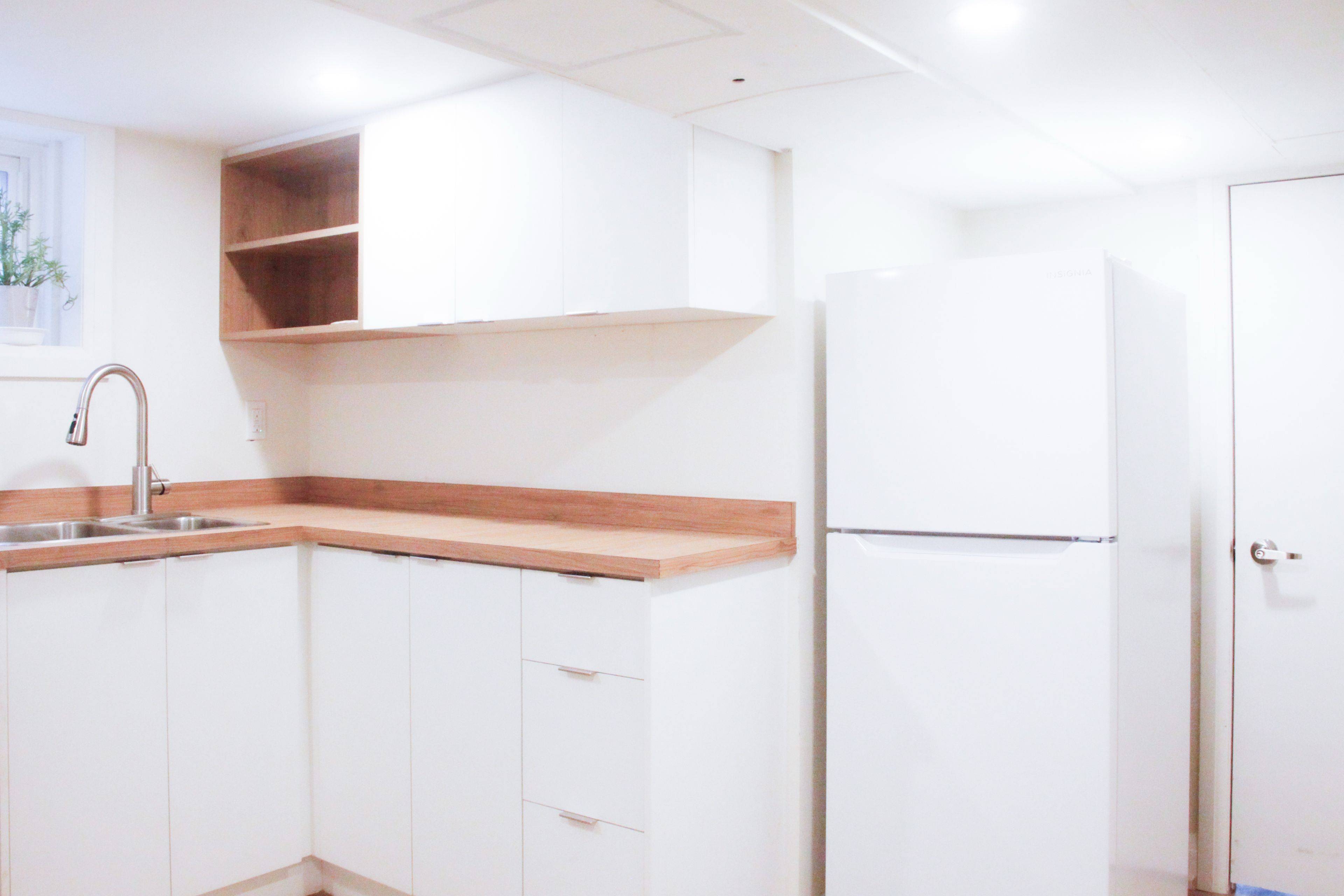 Toronto E03, ON M4B 1J8,65 Glenwood CRES