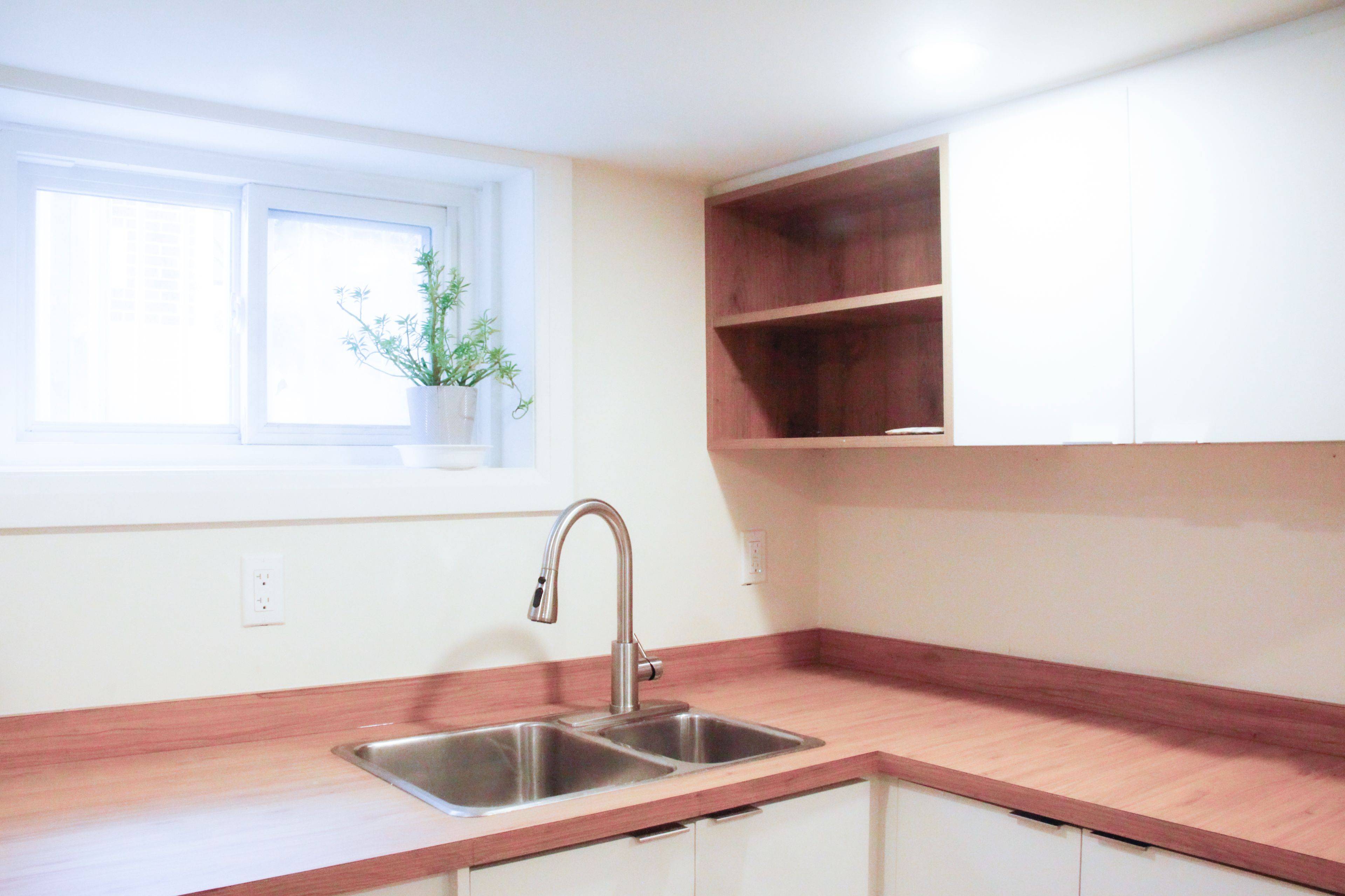 Toronto E03, ON M4B 1J8,65 Glenwood CRES