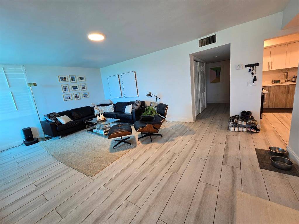 Hollywood, FL 33021,3800 N Hills Dr #416