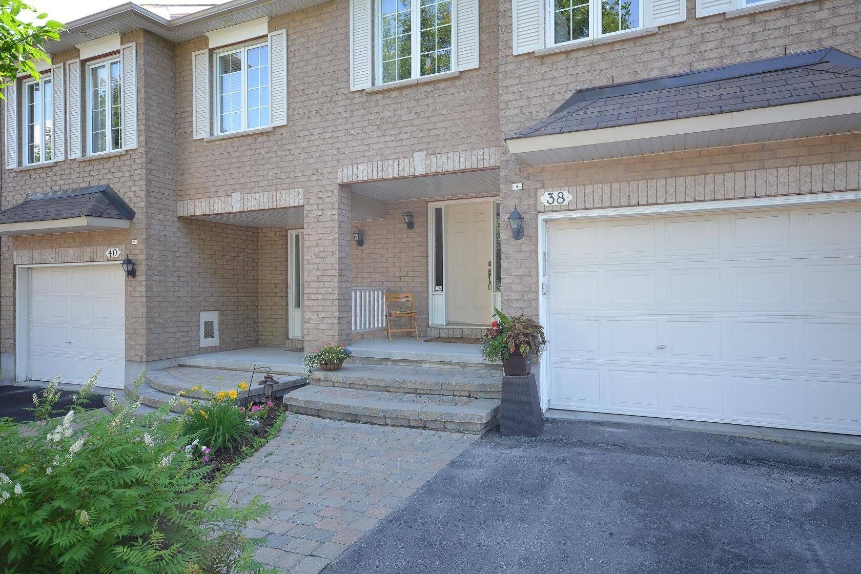 Kanata, ON K2T 1J7,38 Macassa CIR