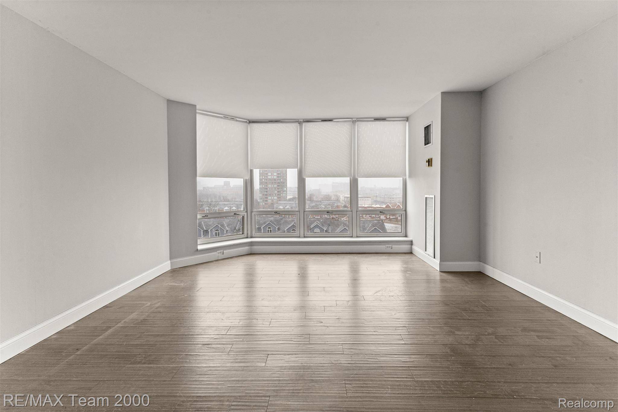 Detroit, MI 48207,250 E HARBORTOWN DR #702