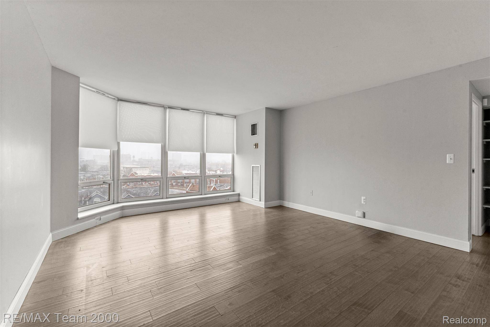 Detroit, MI 48207,250 E HARBORTOWN DR #702