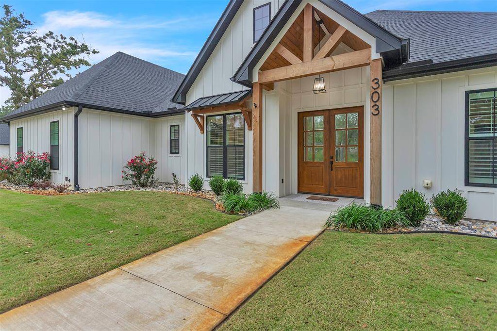 Mineola, TX 75773,303 County Road 2462