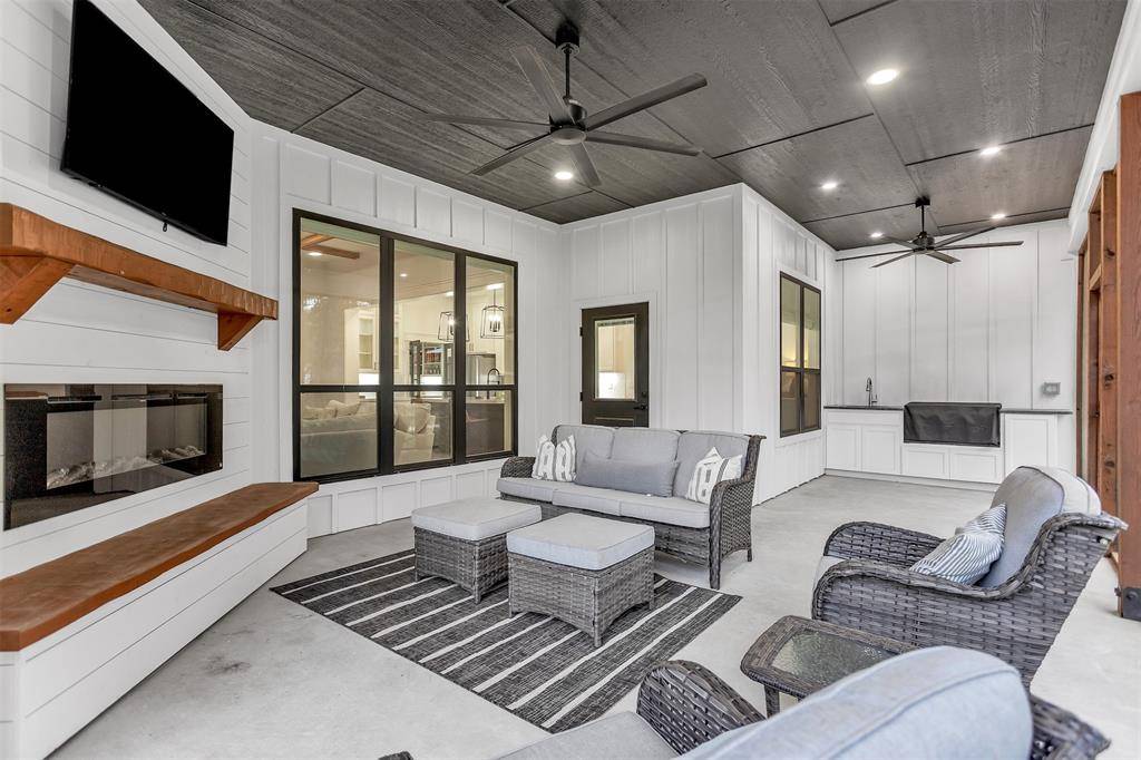 Mineola, TX 75773,303 County Road 2462