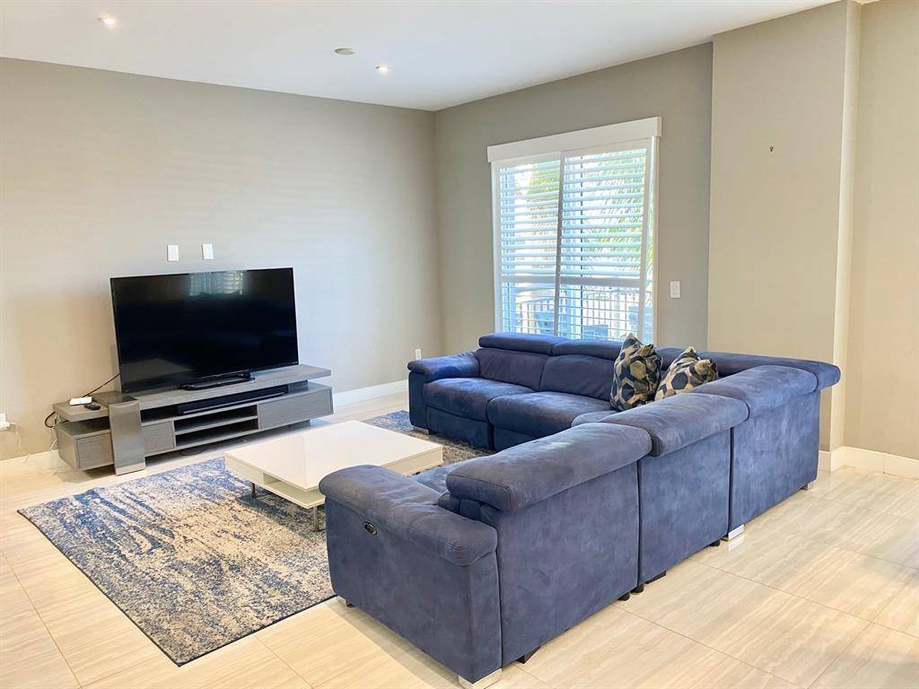 Wilton Manors, FL 33334,2631 NE 14th Ave #302