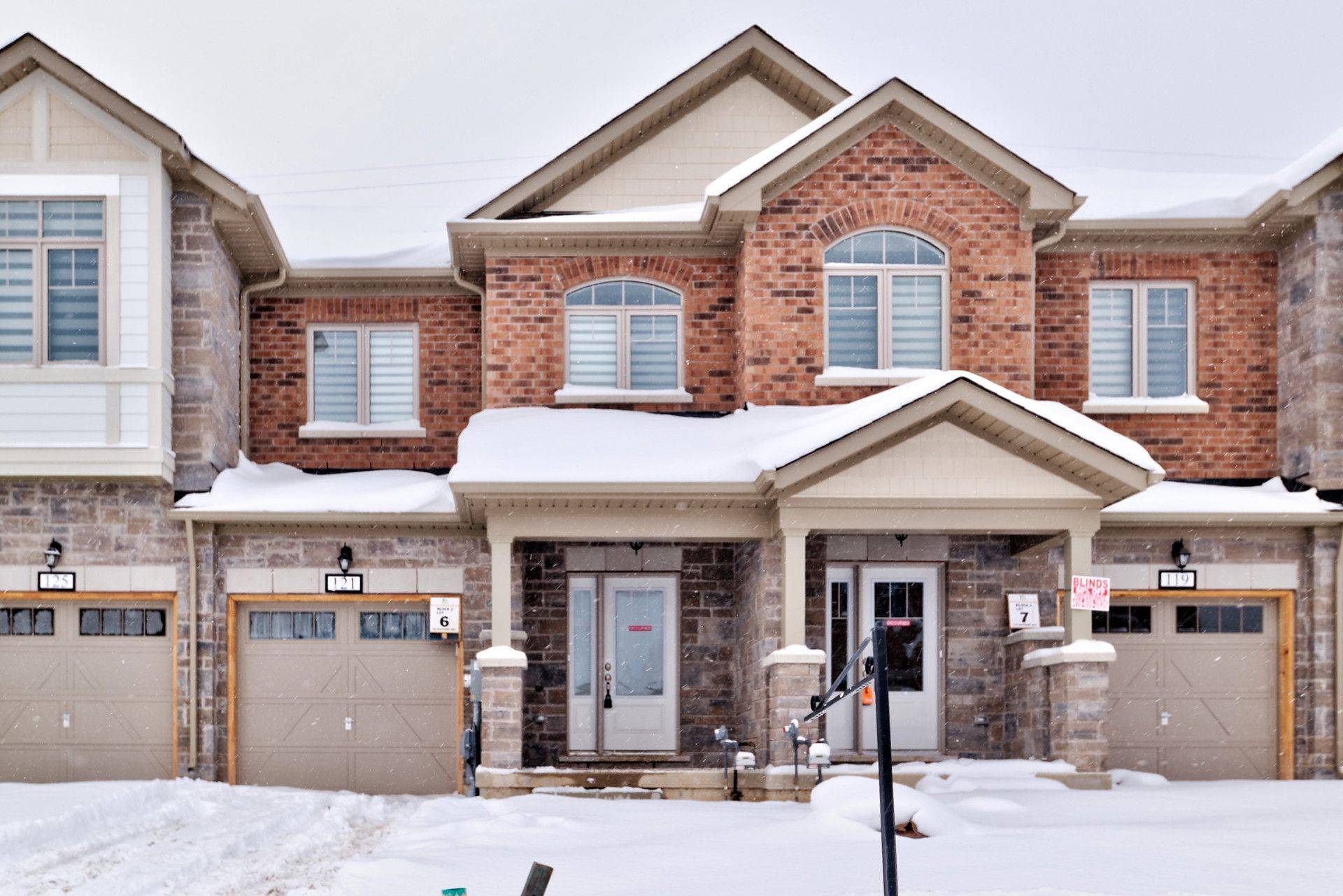 Thorold, ON L2V 0B8,121 SAPPHIRE WAY