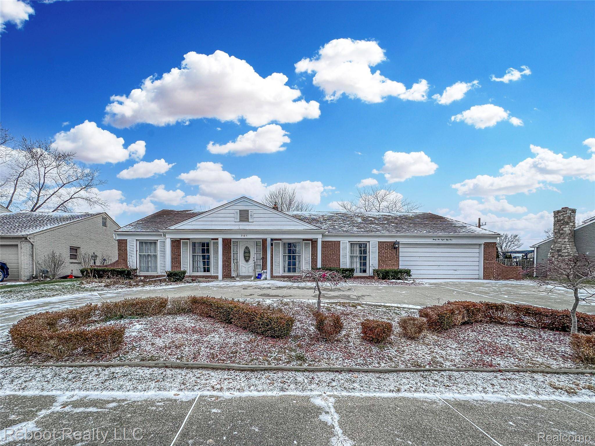 Sterling Heights, MI 48310,35851 Thornton DR