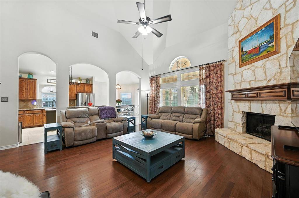 Kennedale, TX 76060,1008 Bell Oak Drive