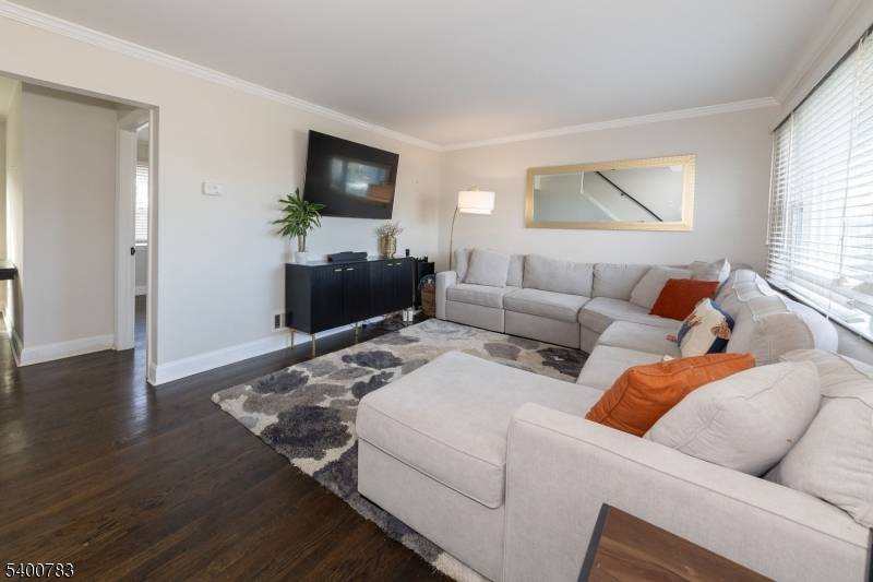 Woodland Park, NJ 07424,22 Ridgeview Dr