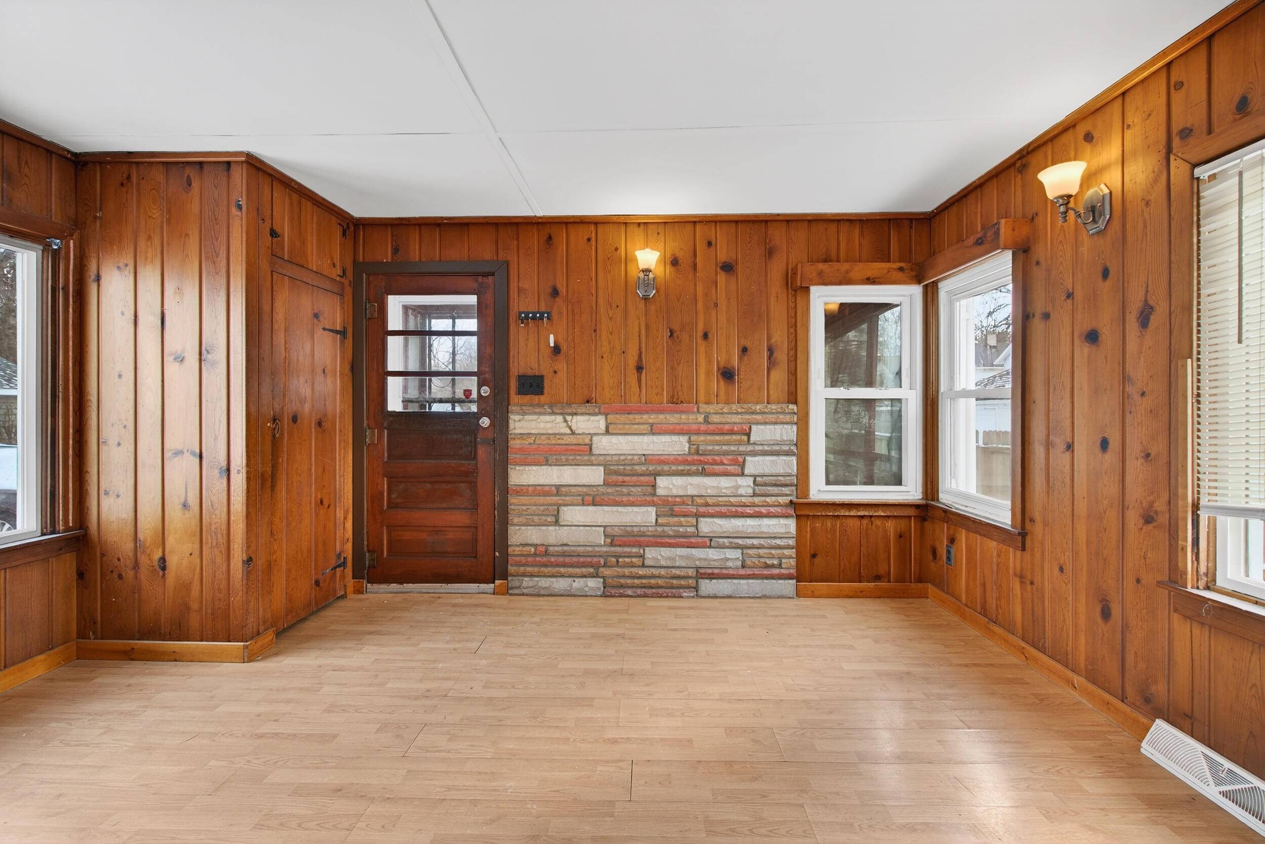 Jackson, MI 49202,907 N Elm AVE