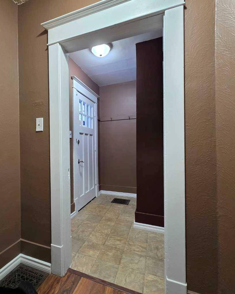 Medicine Hat, AB T1A 5S2,153 9 ST NE