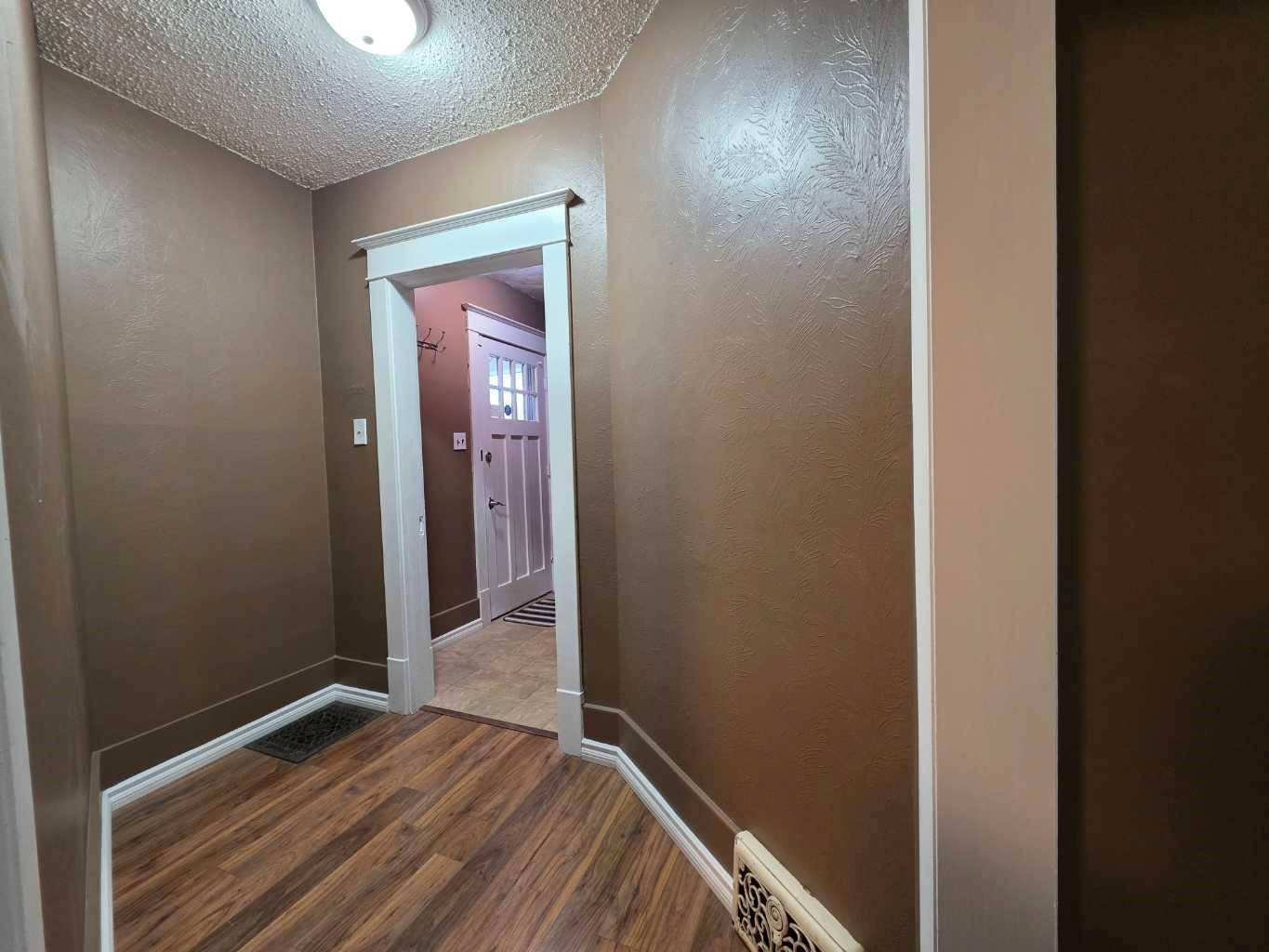 Medicine Hat, AB T1A 5S2,153 9 ST NE