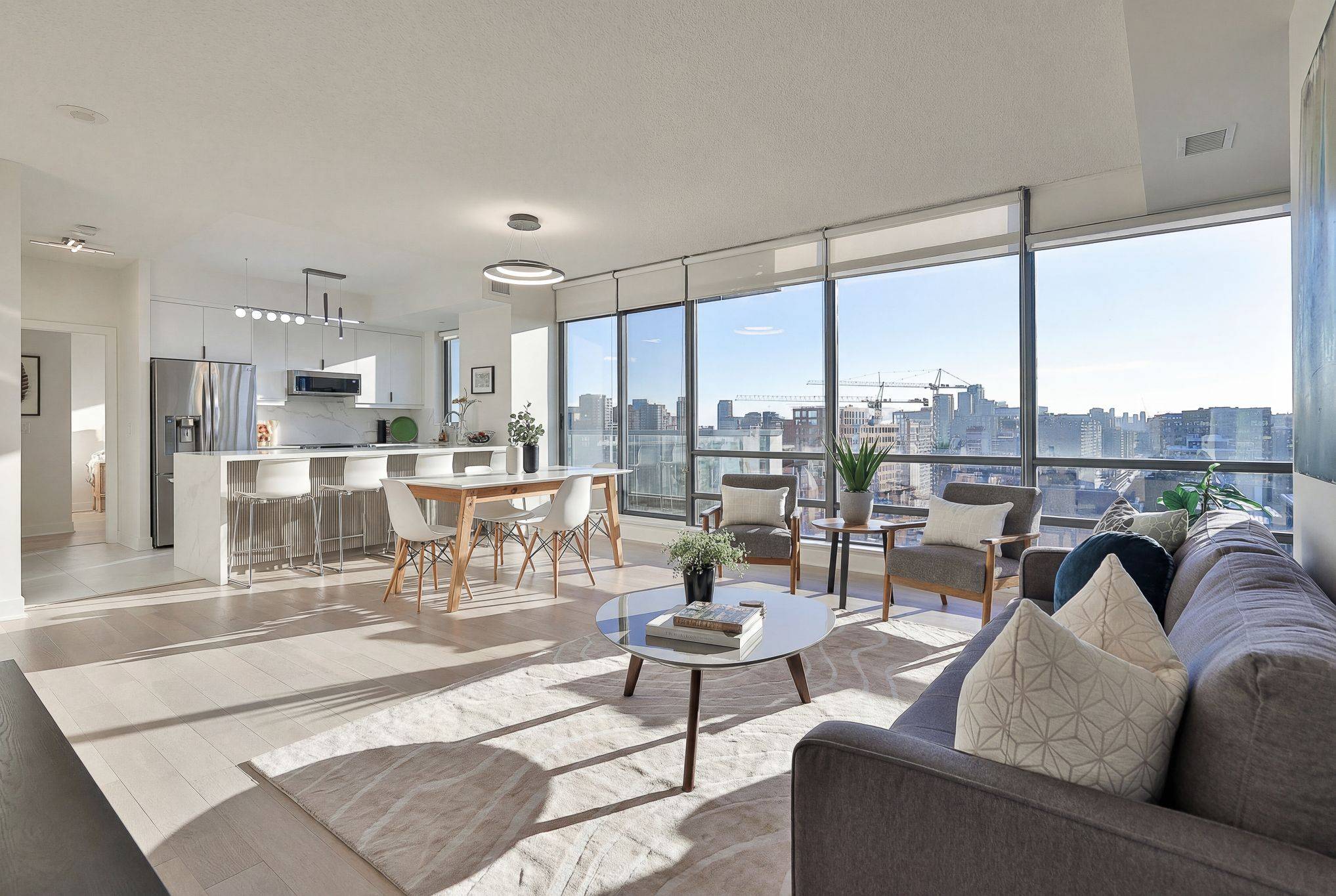 Toronto C01, ON M5V 3T9,438 King ST W #1704