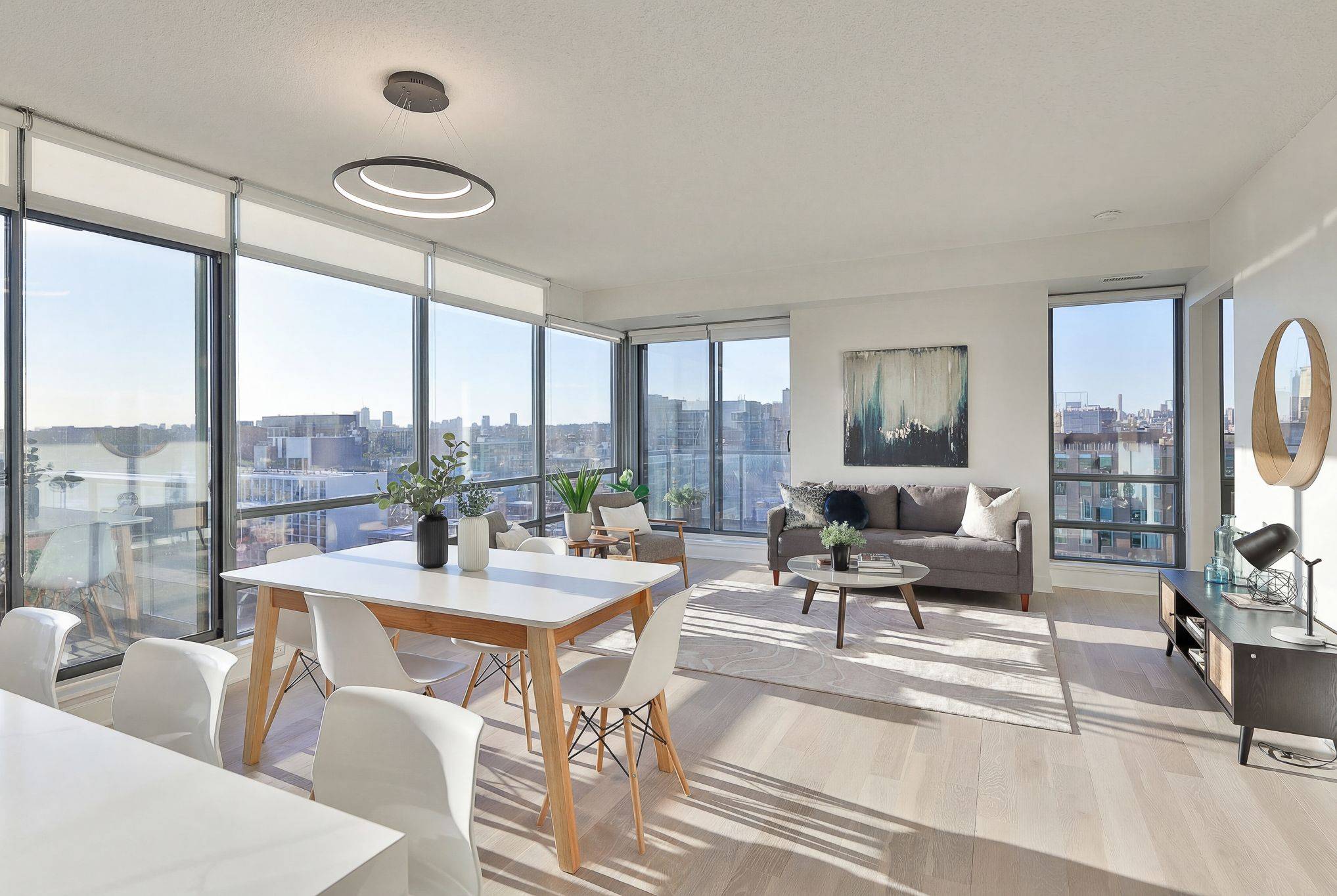 Toronto C01, ON M5V 3T9,438 King ST W #1704