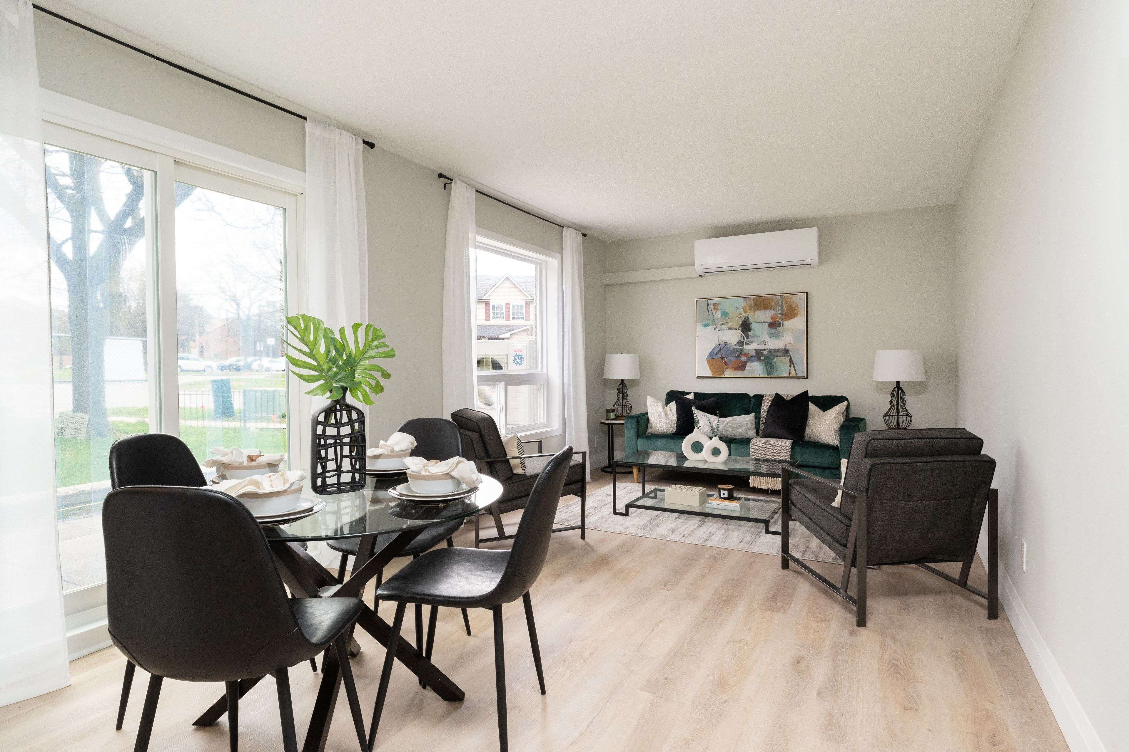 Oshawa, ON L1G 6T5,240 Ormond DR #A3