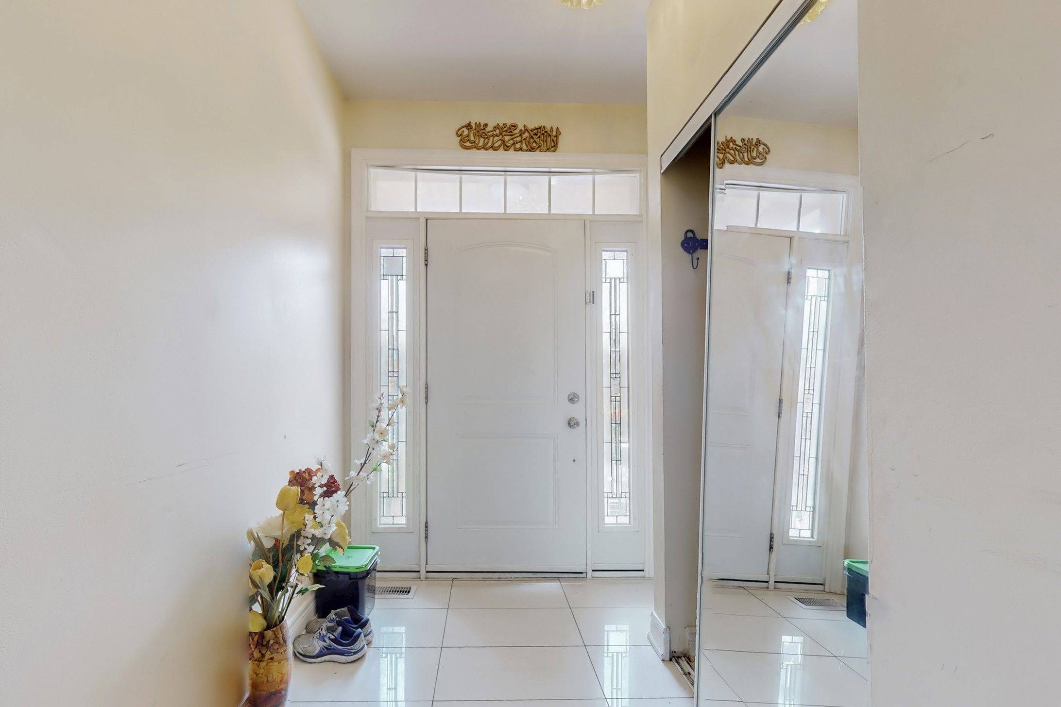 Toronto E06, ON M1L 3L3,33 Wanstead AVE