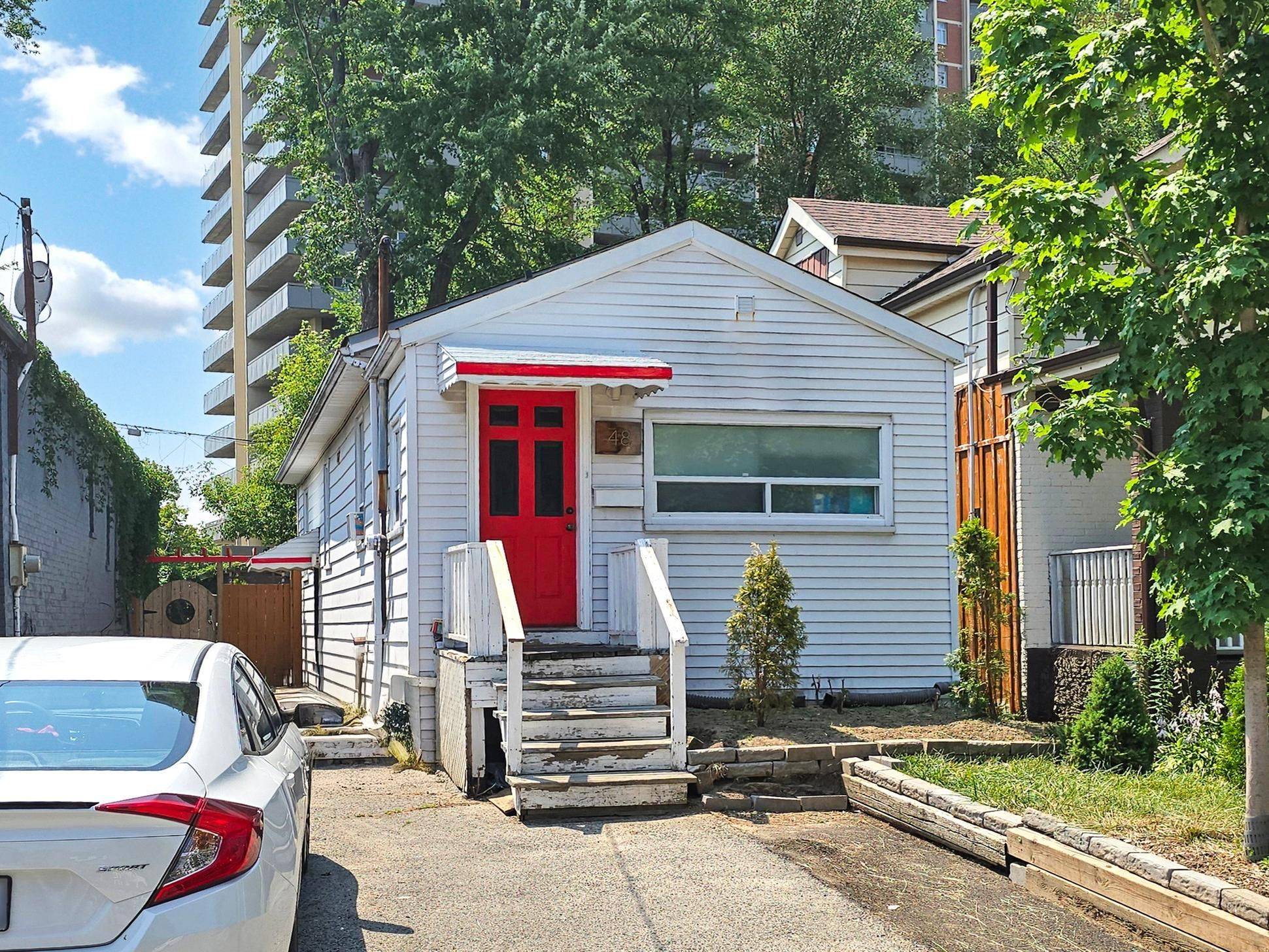 Toronto E06, ON M1L 2V5,48 St Dunstan DR