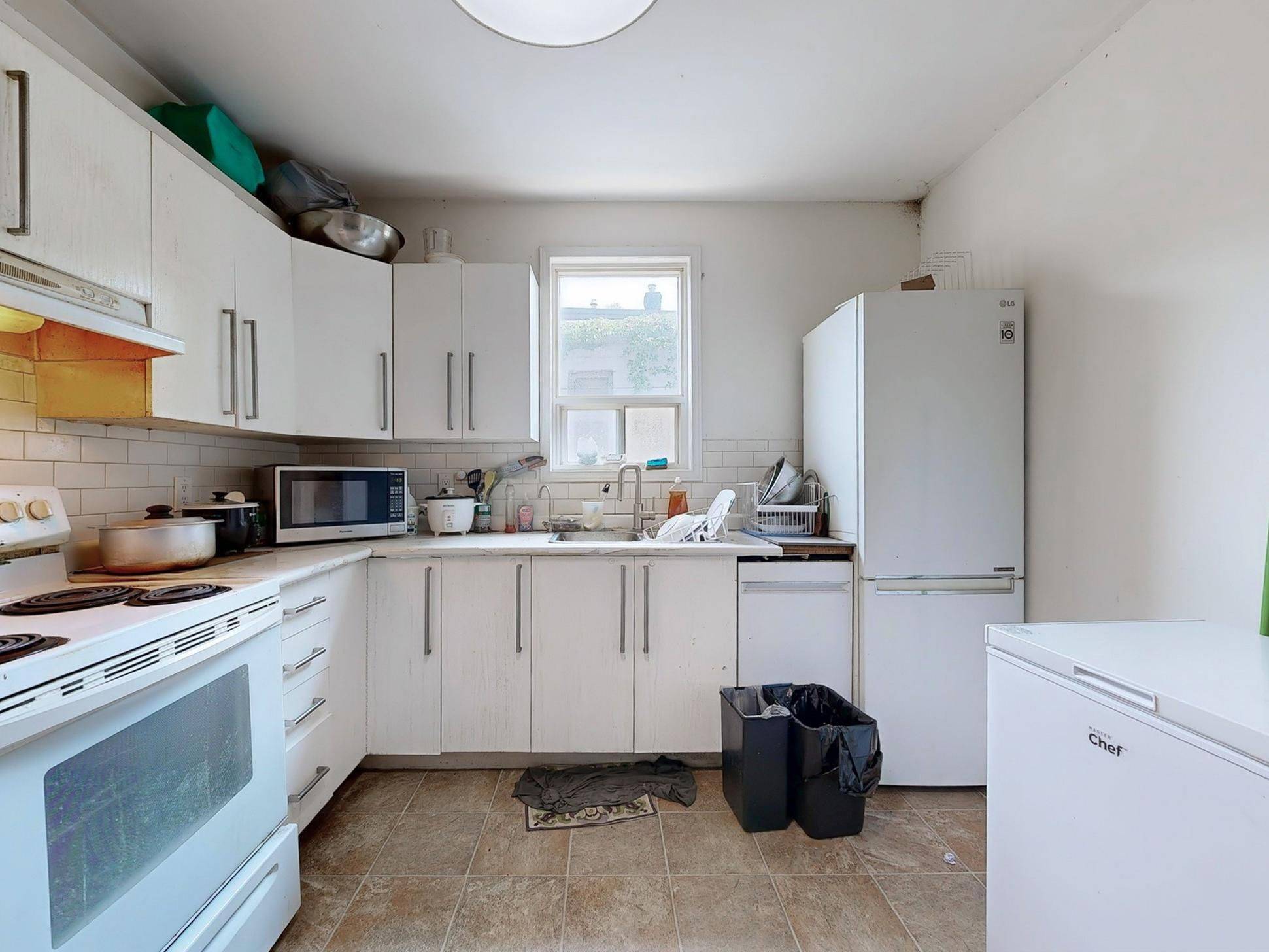 Toronto E06, ON M1L 2V5,48 St Dunstan DR