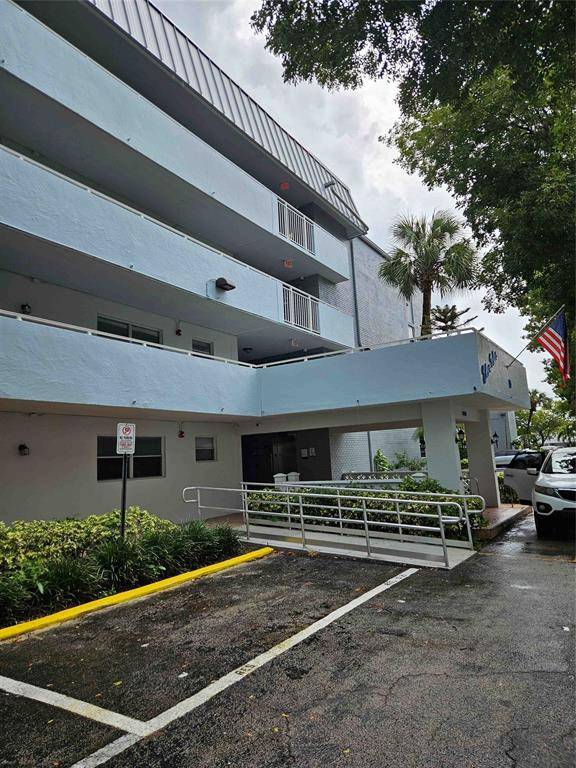 North Miami Beach, FL 33160,3600 NE 170th St #408