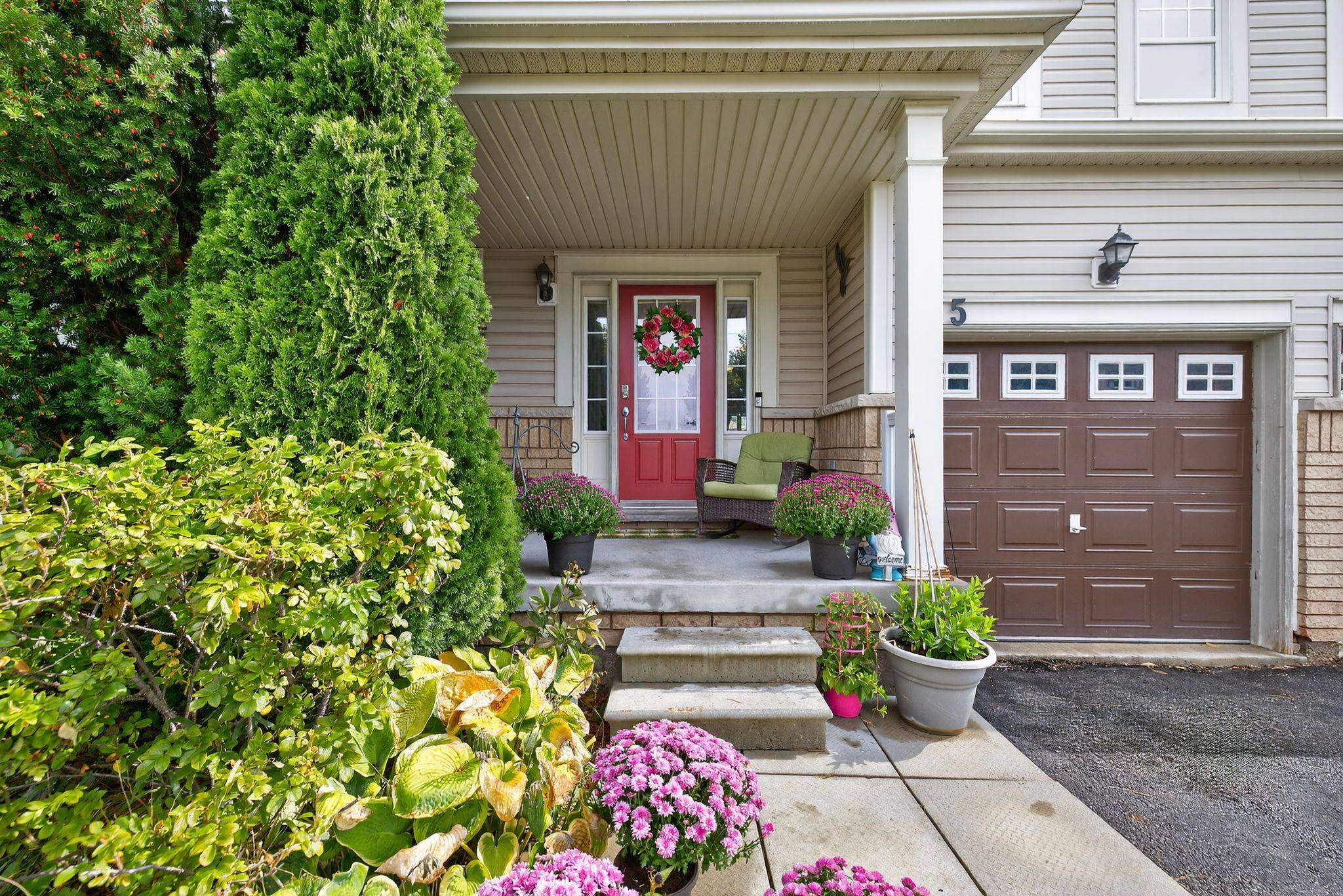 Bradford West Gwillimbury, ON L3Z 0A3,5 Booth ST