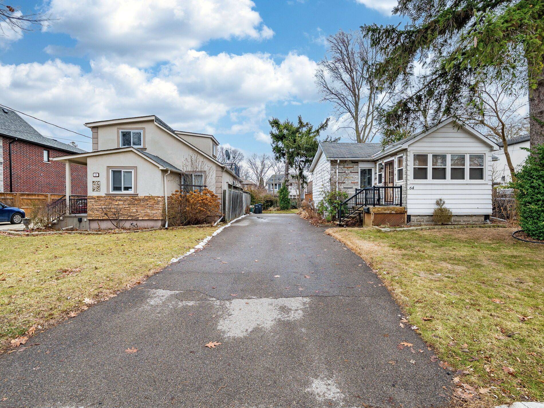 Mississauga, ON L5G 1V4,64 Eaglewood BLVD