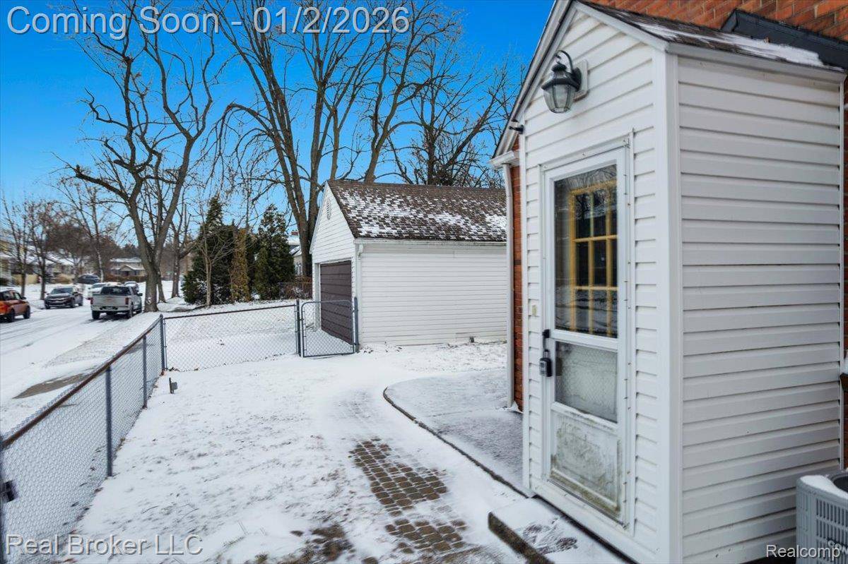 Royal Oak, MI 48067,1634 Crooks RD