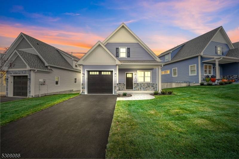 Boonton Town, NJ 07005,2 Birdie Ln