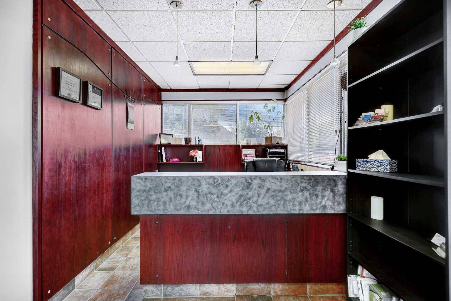 Grande Prairie, AB T8V1E5,10001 104 AVE