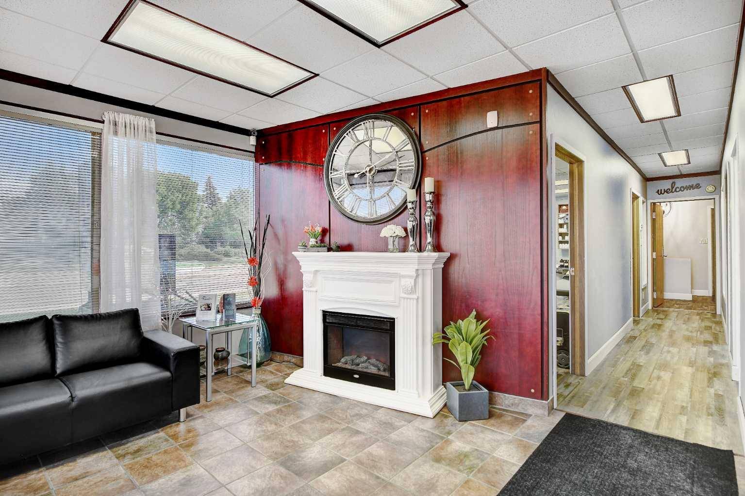 Grande Prairie, AB T8V1E5,10001 104 AVE