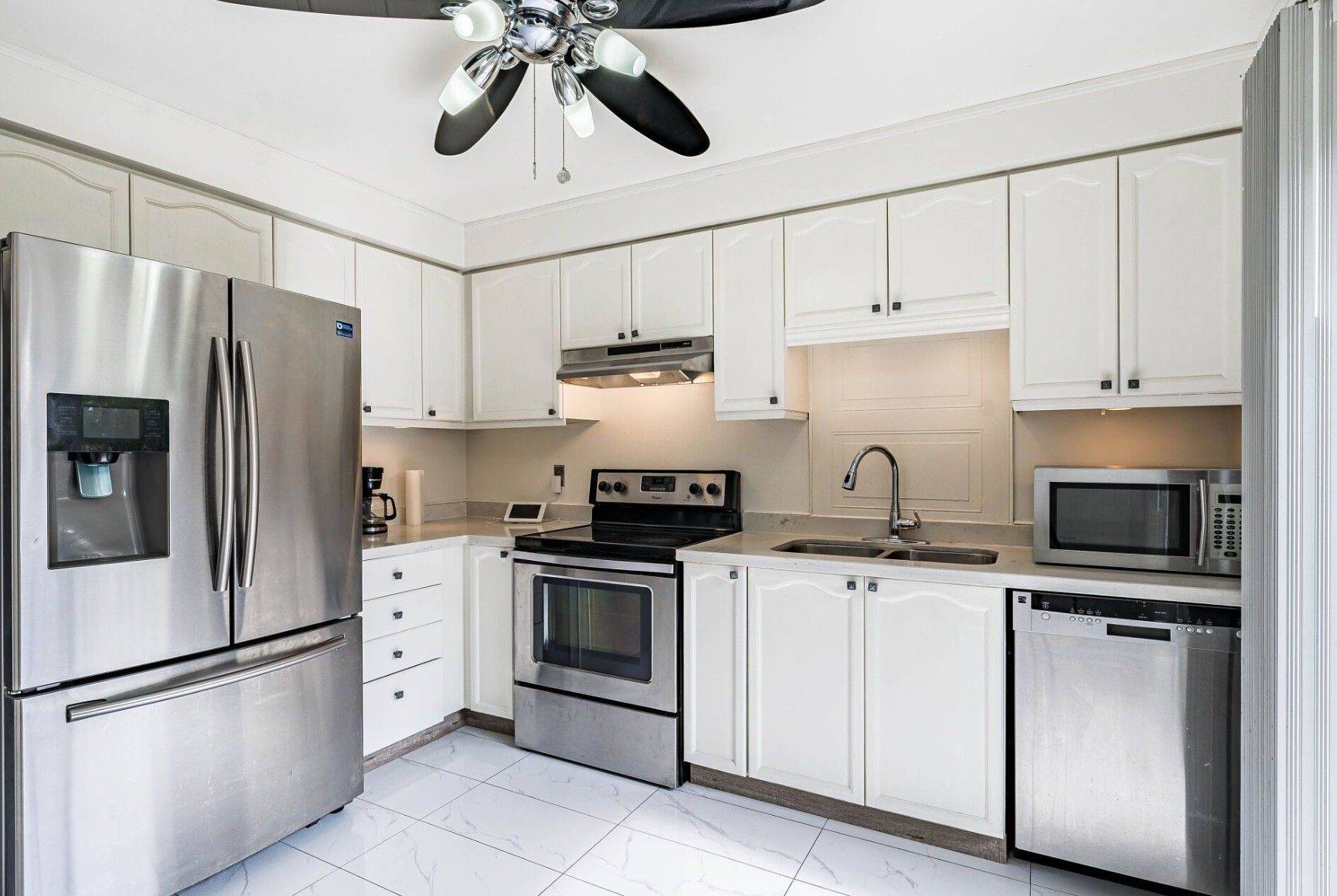 Oshawa, ON L1G 7X8,425 Elmwood CT #Room