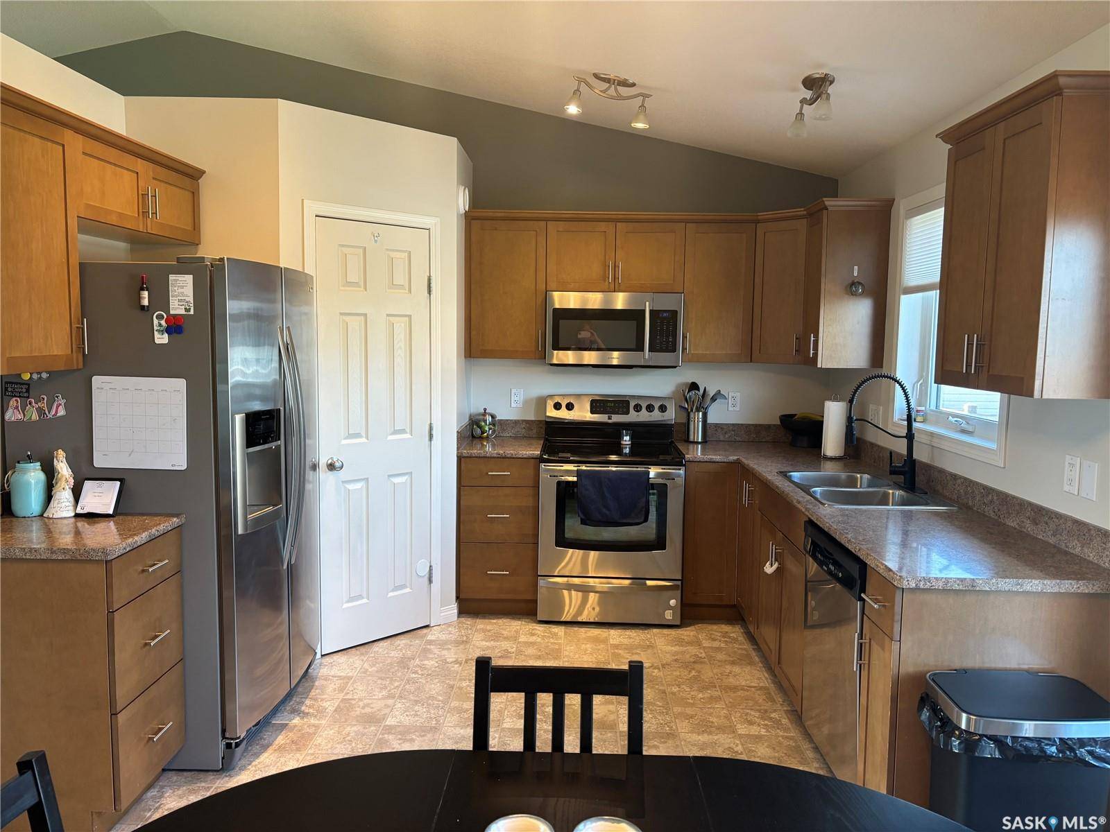 Swift Current, SK S9H 4W9,813 Lochwood PLACE