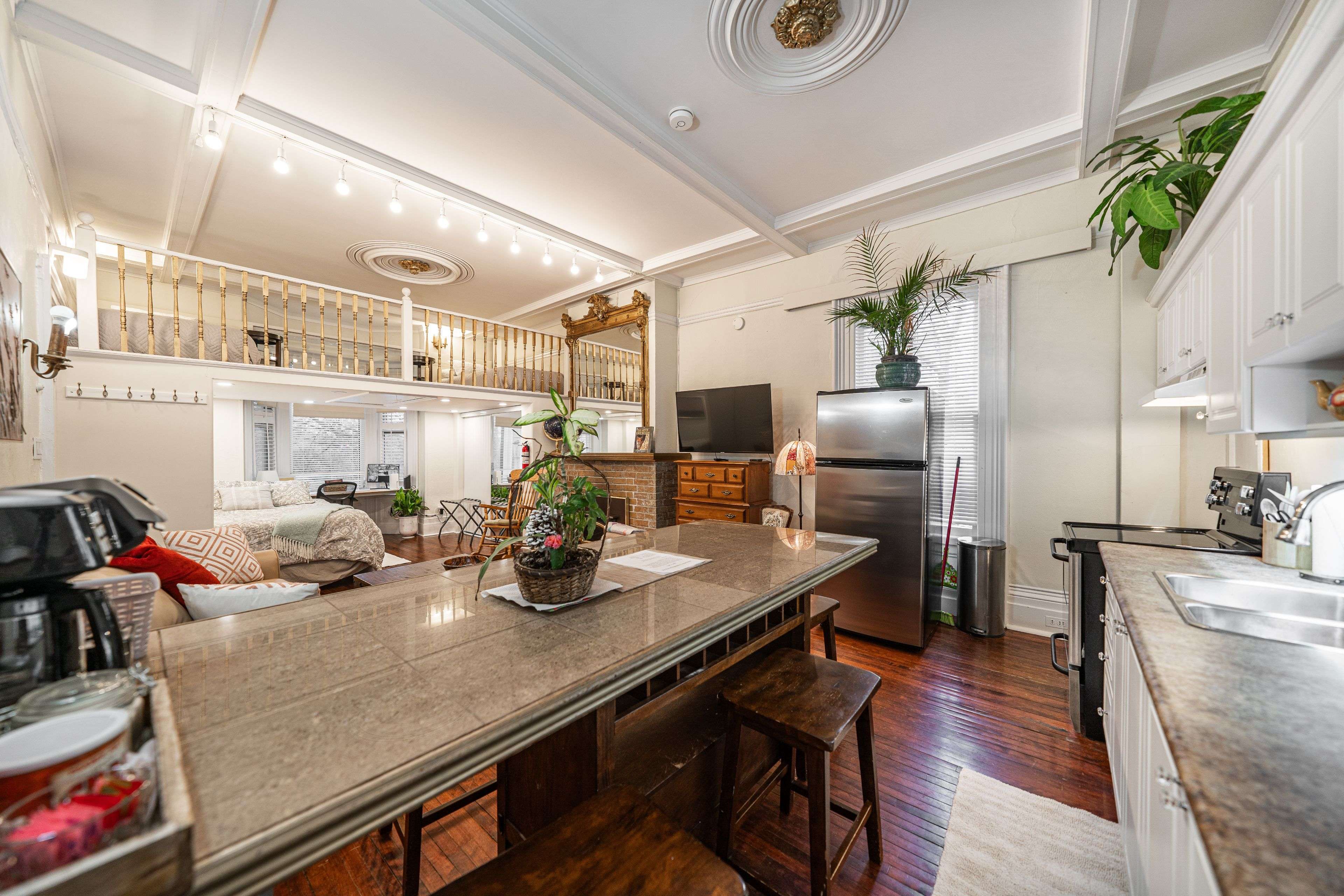 Brampton, ON L6V 1S3,68 Scott ST #A